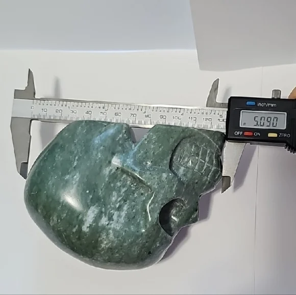 "5 Green Jade Skull Crystal Carving - Picture 3 of 10